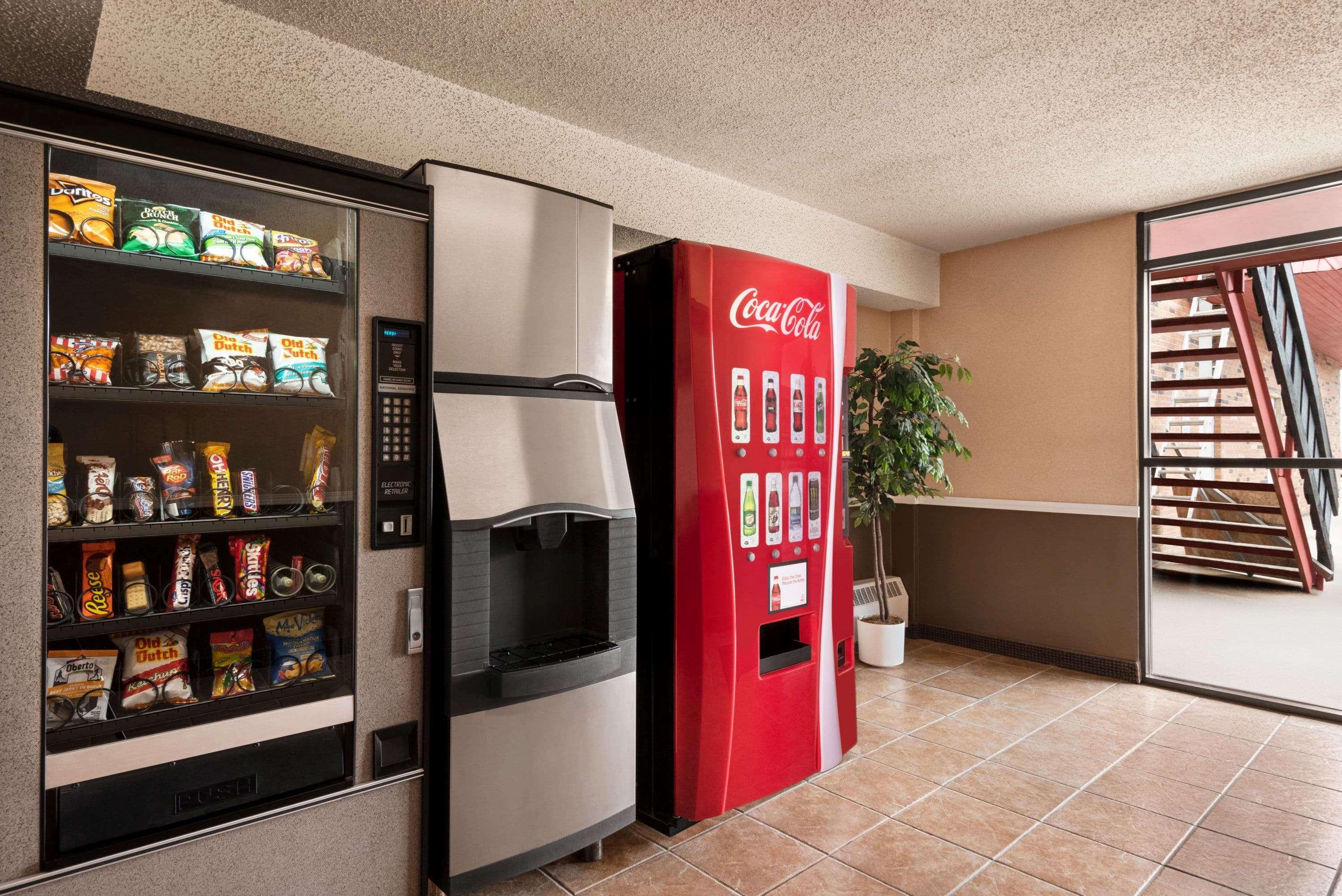 Travelodge By Wyndham Swift Current Εξωτερικό φωτογραφία